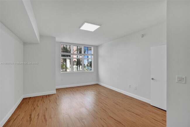 Building Photo - 3340 NE 190th St