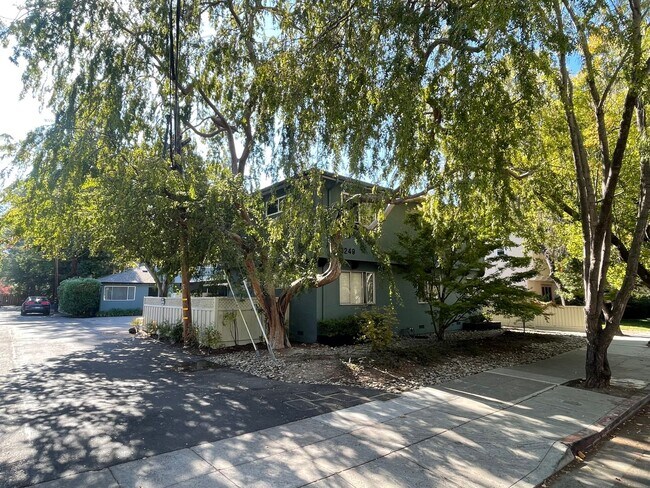 Building Photo - 1249 Hoover St