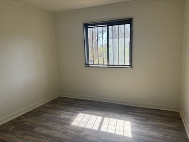 Building Photo - 1539 Woodburn St