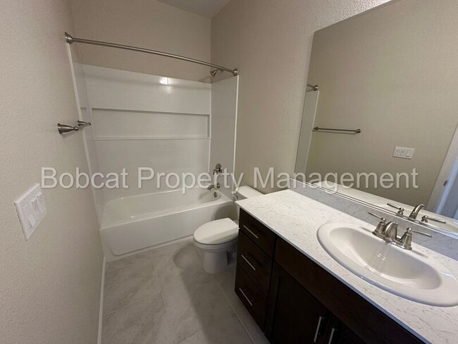 Building Photo - 862 Furlong Dr