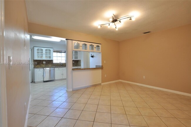 Building Photo - 10502 SW 77th Ct