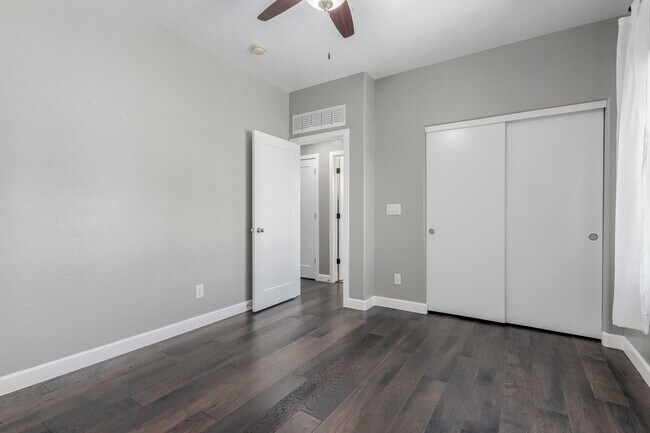 Building Photo - 7601 E Roosevelt St