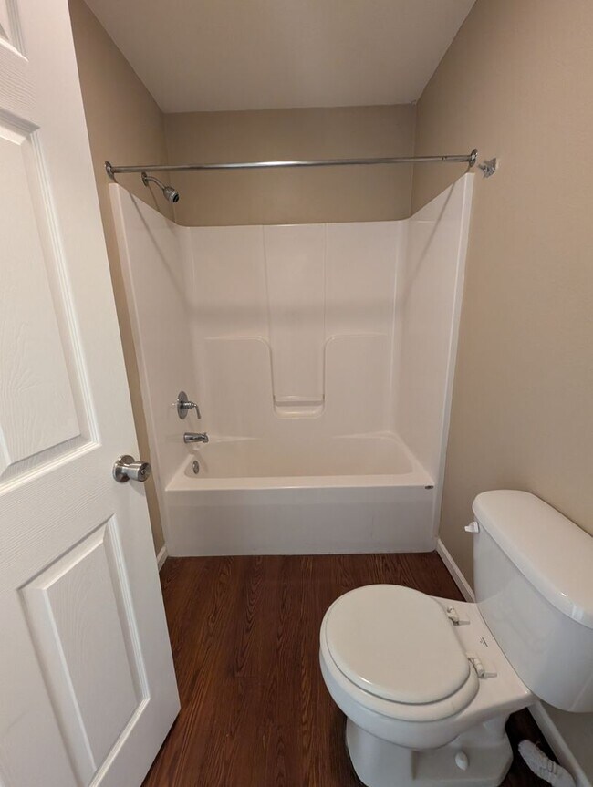 Building Photo - 2 Bedroom/2 Bathroom Townhouse in Fayette!