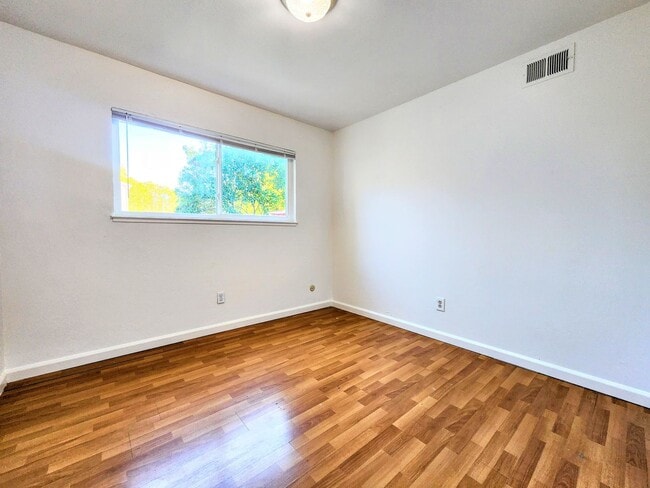 Building Photo - 3 Bedroom Rincon Valley Duplex