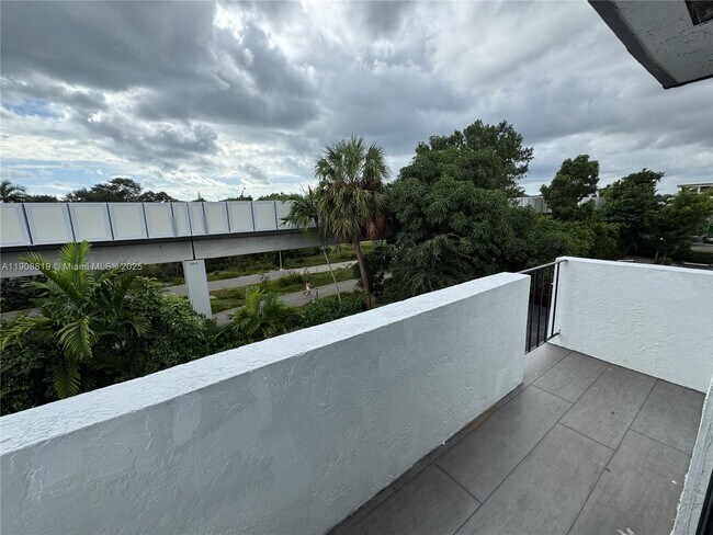 Building Photo - 3011 SW 1st Ave