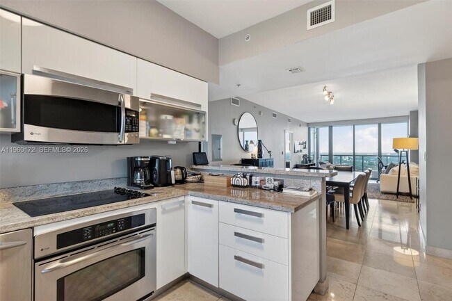 Building Photo - 601 NE 36th St