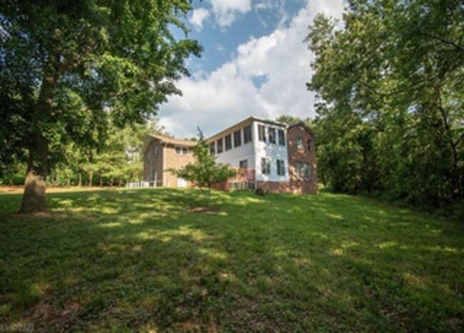 Building Photo - Blacksburg, Very spacious 2 BR / 2 BA, Available in August