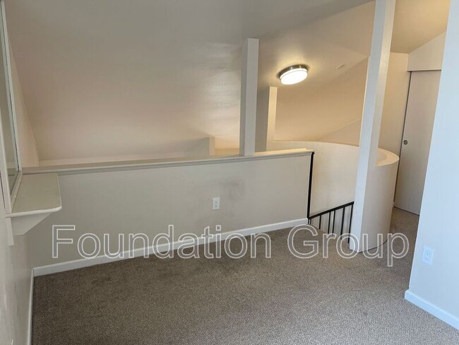Building Photo - 400 10th Ave