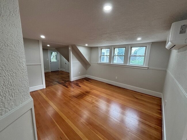 Primary Photo - 22 Pleasant St