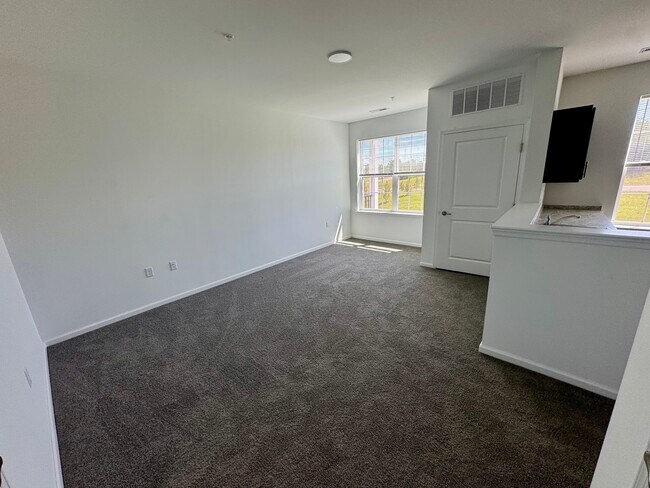 Building Photo - 1107 John Vanzandt Dr