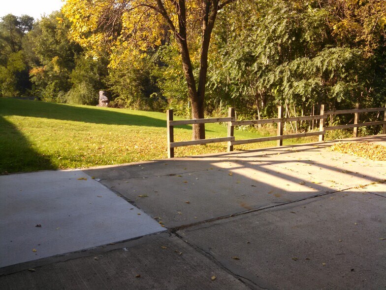 Building Photo - 1507 S Maple St