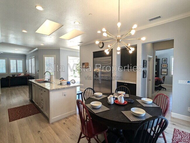 Building Photo - 9129 White Alder Ct