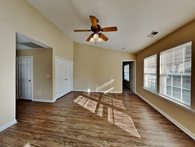 Building Photo - 2921 Deep Cove Dr NW