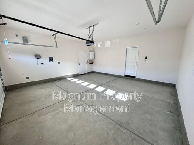 Building Photo - 36330 Albus Ave