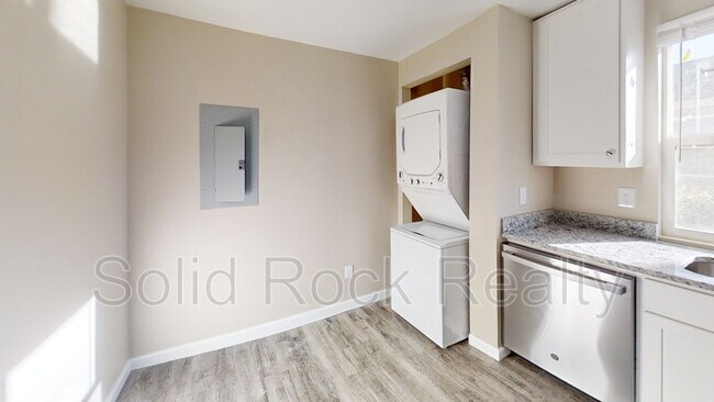 Building Photo - 2405 E St Vrain St