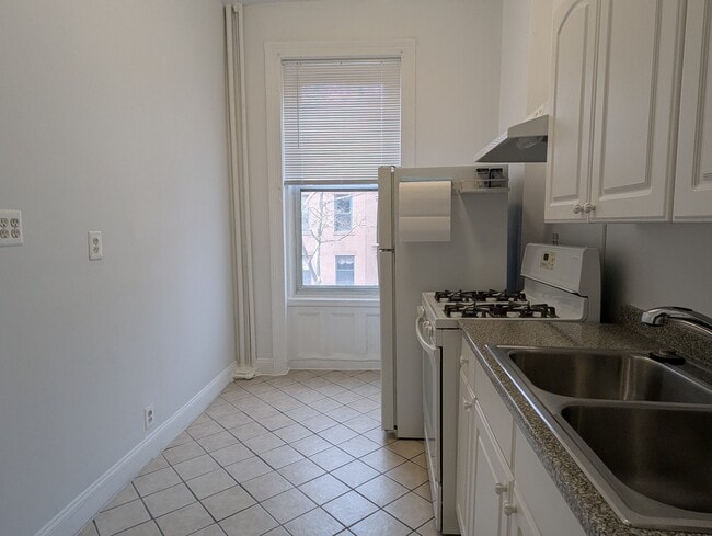 Building Photo - 409 Clinton St