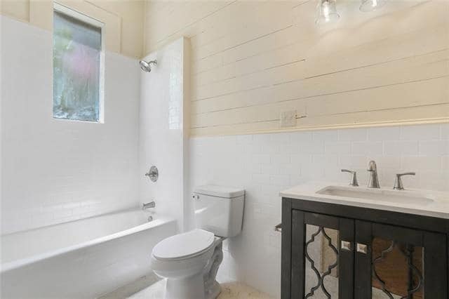 Building Photo - 821 W 26th Ave