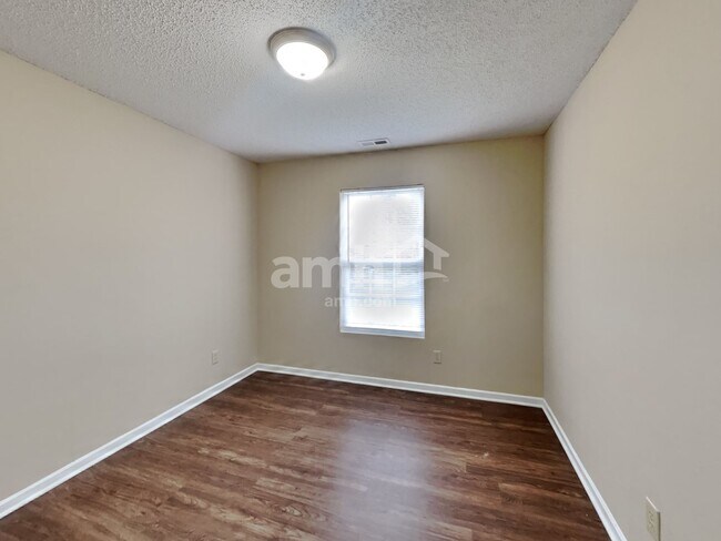 Building Photo - 10935 Parker Dr