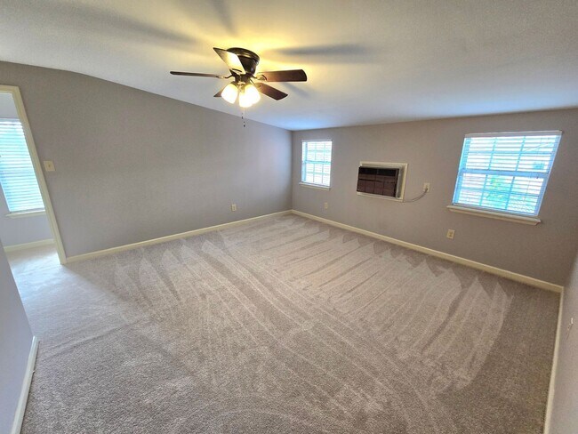 Building Photo - 4517 Crosland Dr