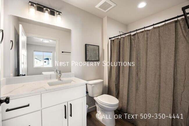 Building Photo - 370 Ivy St NE