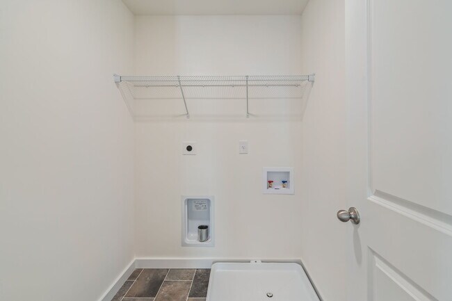 Building Photo - 7650 Belhaven Ln