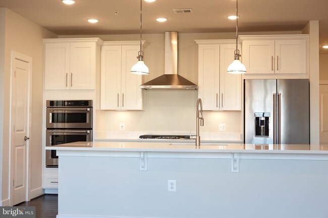 Building Photo - 210 Decoverly Dr