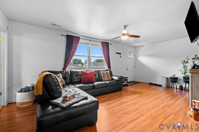 Building Photo - 3120 Glenoa Rd