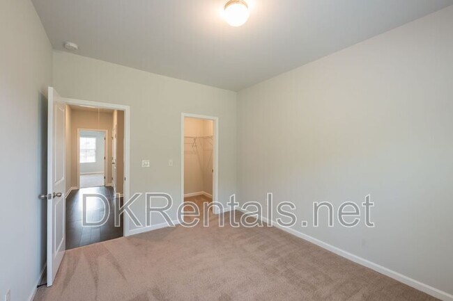 Building Photo - 2182 Talmai Dr