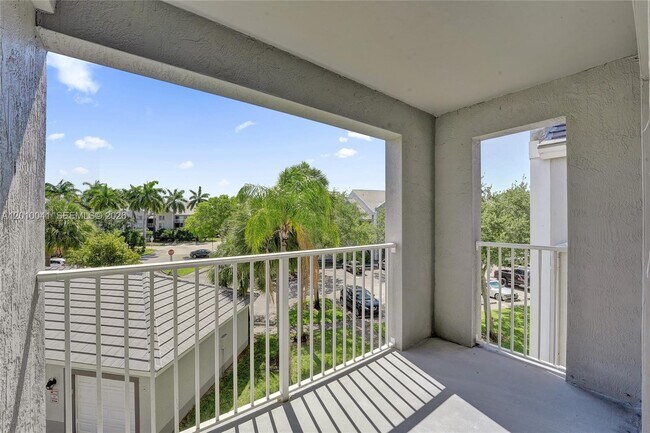 Building Photo - 631 SW 111th Ln