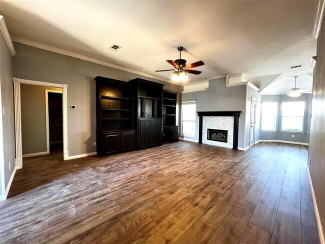 Building Photo - 537 Meadowcrest Dr