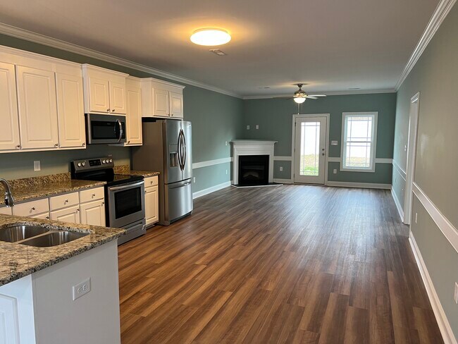 Kitchen - 217 Braylock Dr