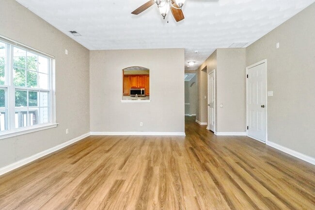 Building Photo - 1000 Pershing Ct