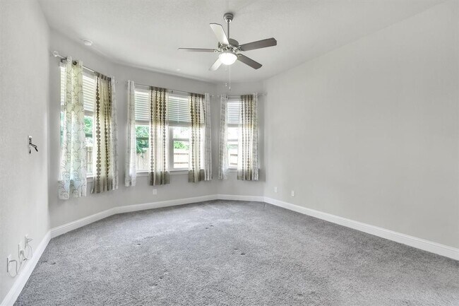 Building Photo - 1405 Highland Ridge Rd