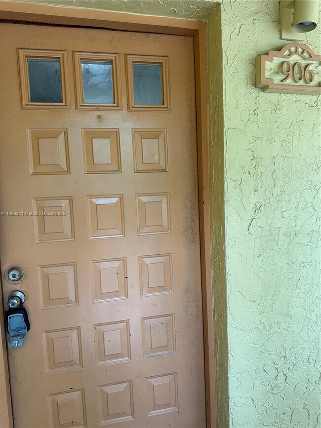 Primary Photo - 906 Coral Club Dr