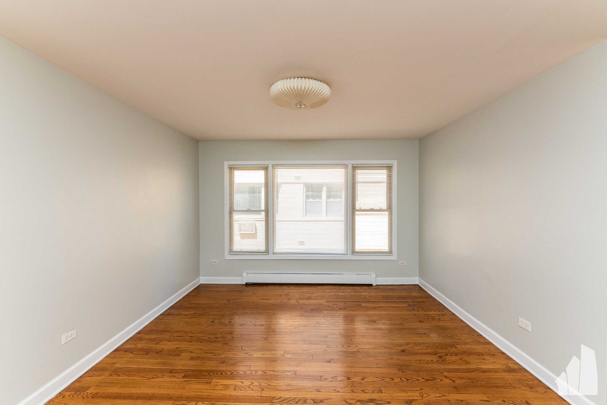 Building Photo - 4540 N Wolcott Ave