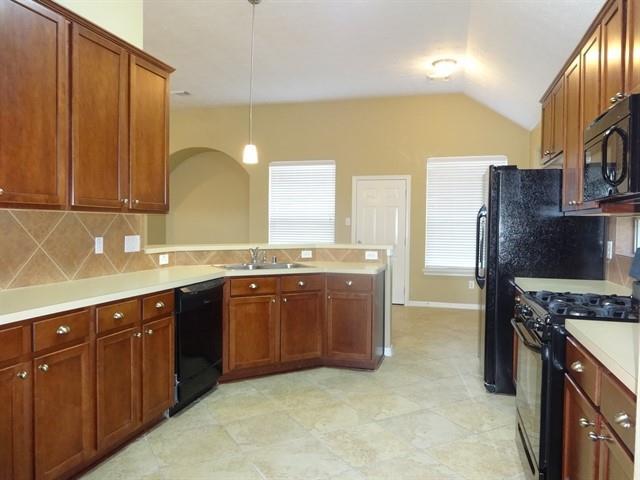 Building Photo - 2225 Highland Hills Dr