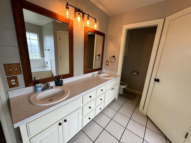 Building Photo - FOR RENT: Charming 4-Bedroom, 2-Bath Home ...