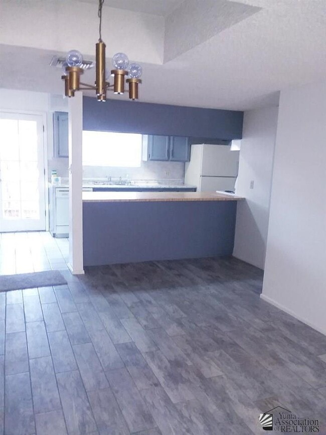 Building Photo - 833 S Avenue A