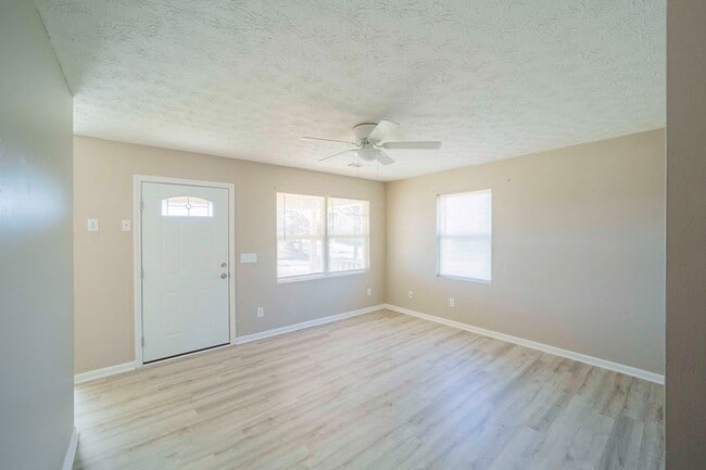 Building Photo - 2025 Shepherd Dr