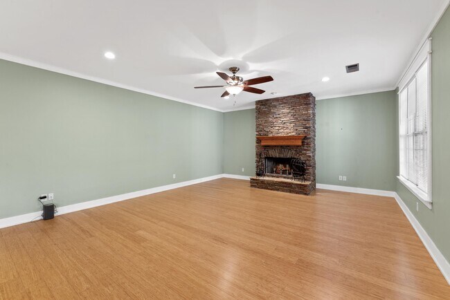 Building Photo - 129 Moudy Ln