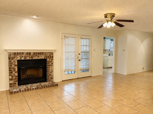 Building Photo - 10955 Wurzbach Rd