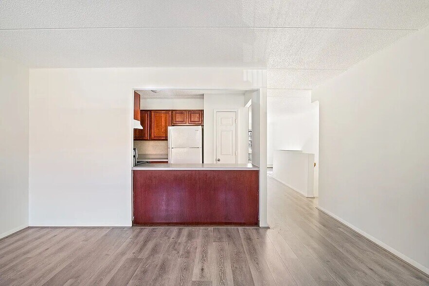 Building Photo - 482 Central Ave