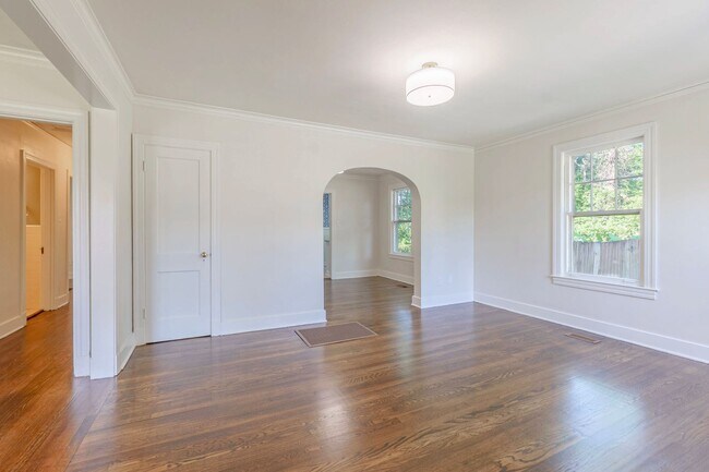 Building Photo - Updated home blends historic charm with mo...