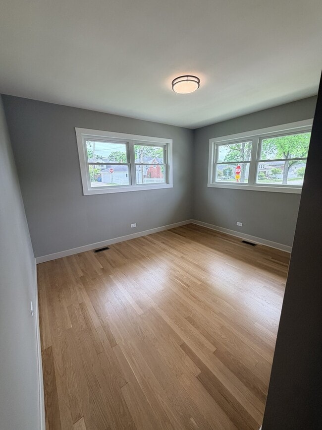Building Photo - 624 Prairie Ave