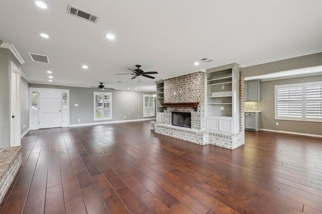 Building Photo - 1135 Ivy Ln