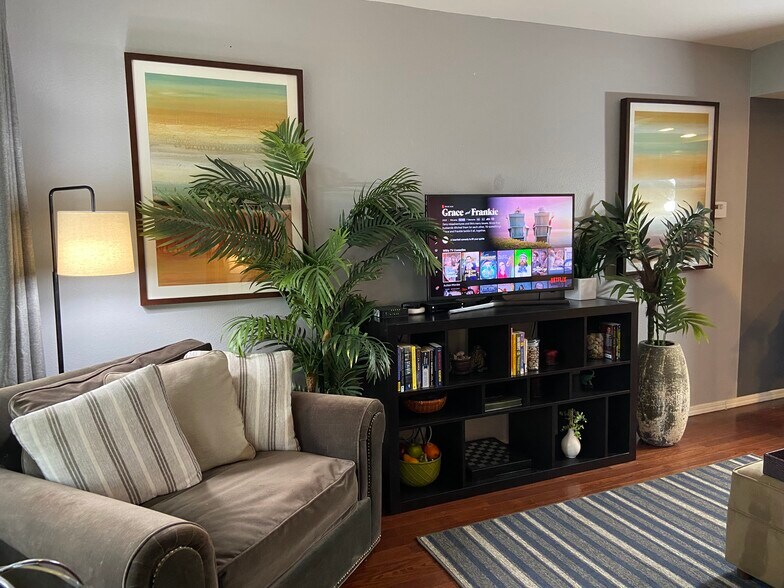 Living room - 9653 Spyglass Ave