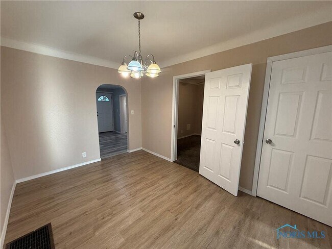 Building Photo - 3319 Maple St