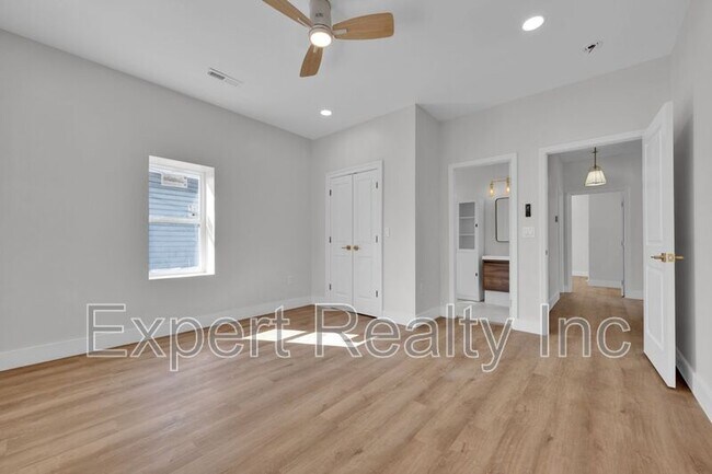 Building Photo - 1720 34th Pl N