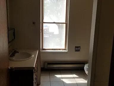 Building Photo - 612 King St