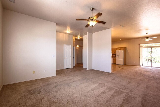 Building Photo - 653 Golden Hawk Dr